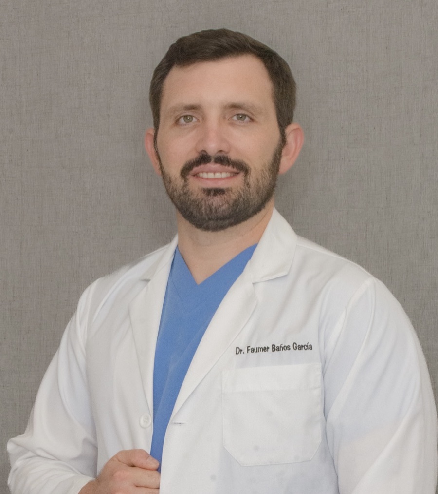 Dr. Faumer Baños García, cirujano urólogo